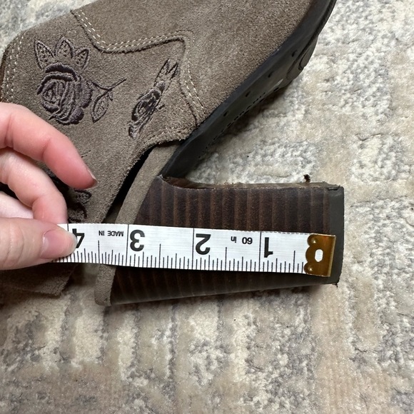 Lucky Brand Listana Boho Embroidered Peep Toe Taupe Heeled Ankle Booties - Picture 7 of 16